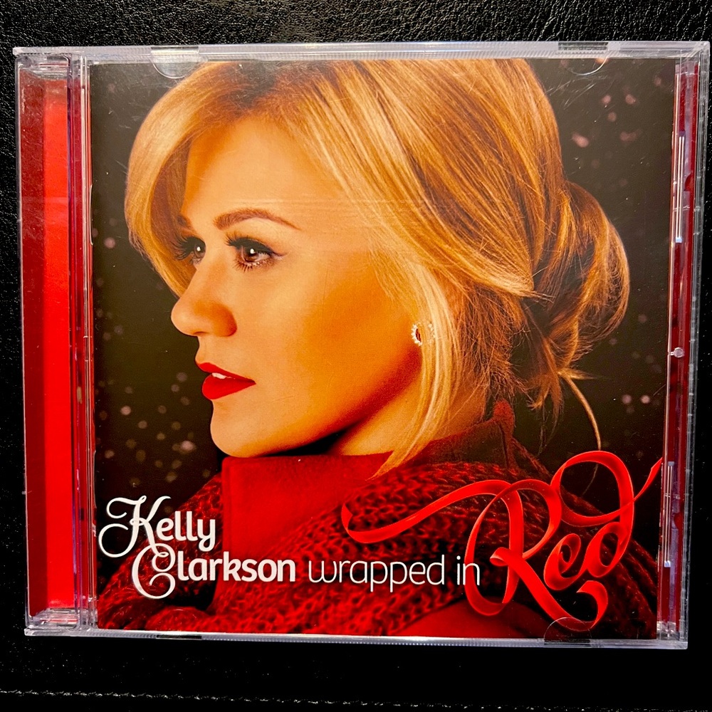 Kelly Clarkson Holiday music CD, 2013, “Wrapped in Red” 🎄❤️